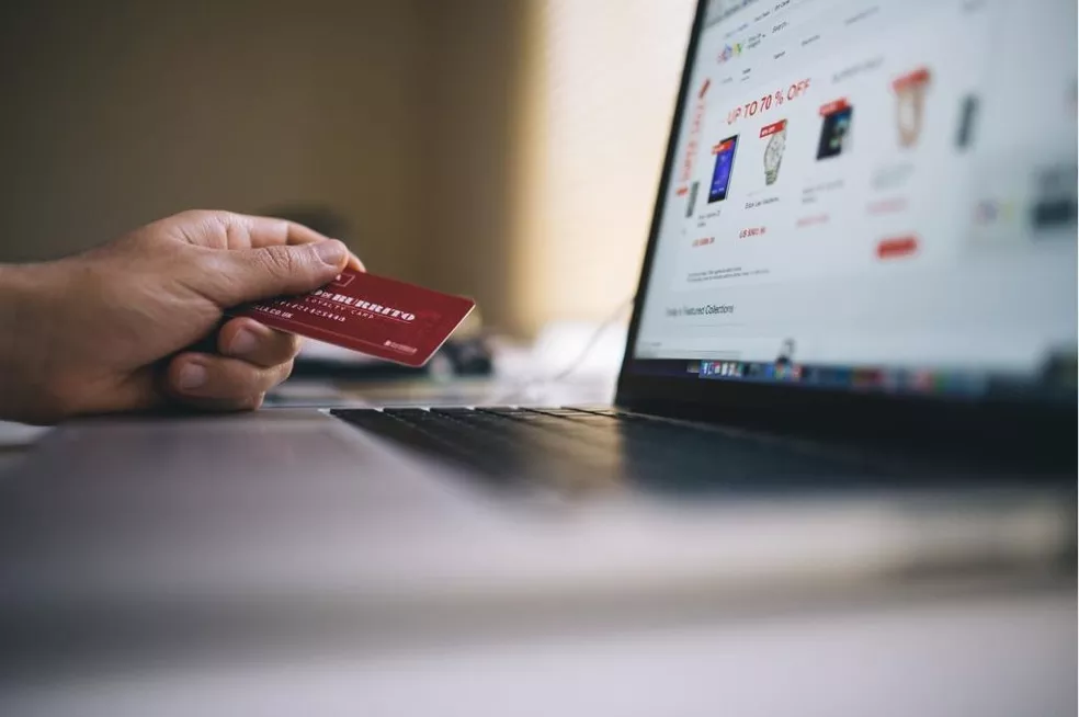 Governo deve taxar compras internacionais de menos de US$ 50