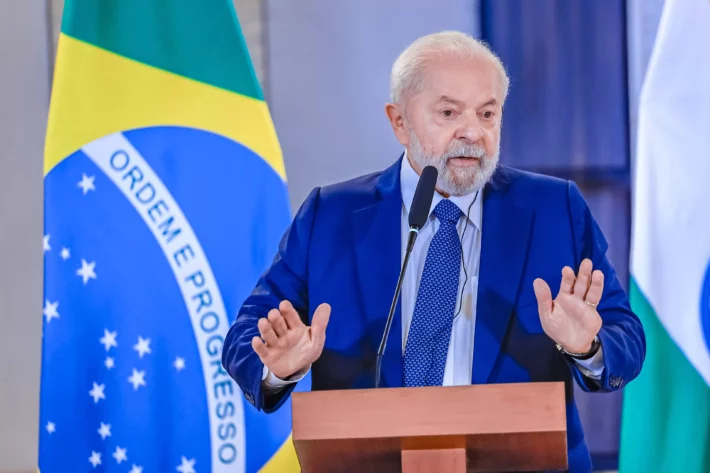 Lula fala em reduzir dependência de combustíveis fósseis e cobra dinheiro de países ricos
