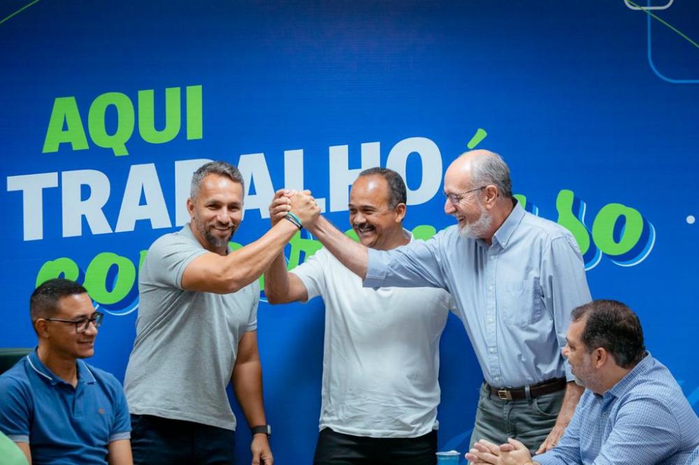 Elinaldo muda de ideia e deve anunciar candidato em Camaçari ainda neste ano