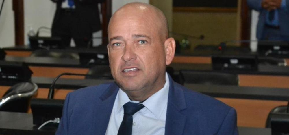 Filho e esposa de deputado baiano investigado por chefiar grupo miliciano são presos em operação