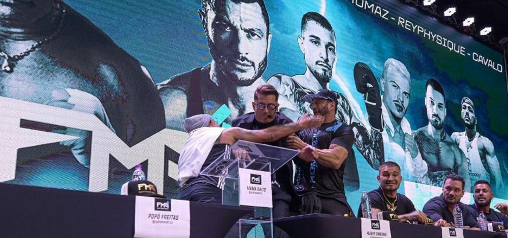 Popó quase acerta soco em Bambam e provoca confusão em coletiva de imprensa