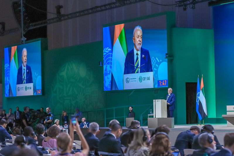 COP 28 aprova transição energética, mas exclui eliminação dos combustíveis fósseis