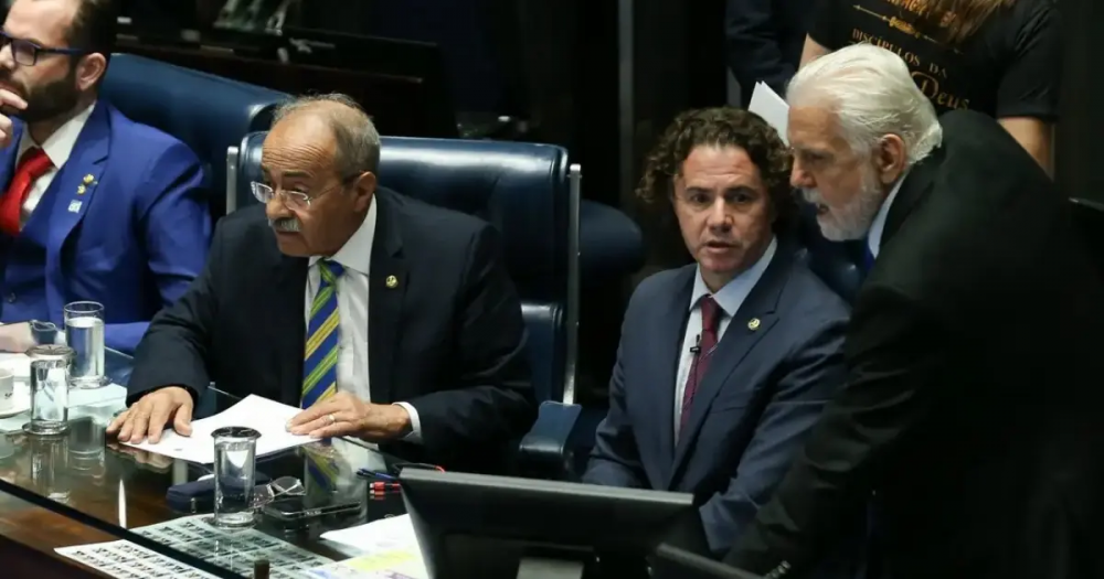 Senado aprova projeto que criminaliza bullying e agrava pena para ataques em escolas