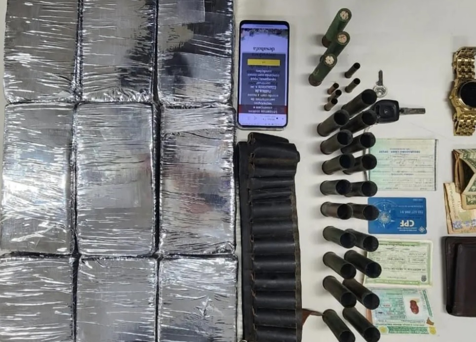 Homem é preso em Lauro de Freitas com drogas e munições