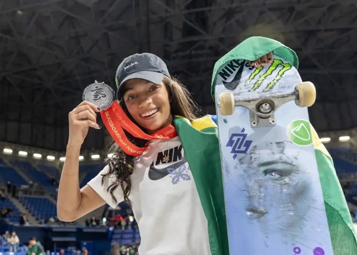 Rayssa Leal conquista prata no Mundial de skate street no Japão