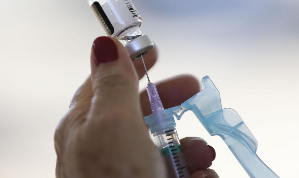 Ministério da Saúde anuncia que vacina da dengue é incorporada ao SUS 