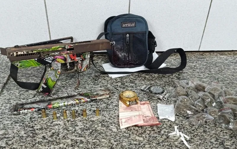 Suspeito de tráfico de drogas morre após confronto com a PM