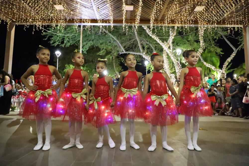 Em mais uma noite, espírito Natalino ilumina Mata de São João