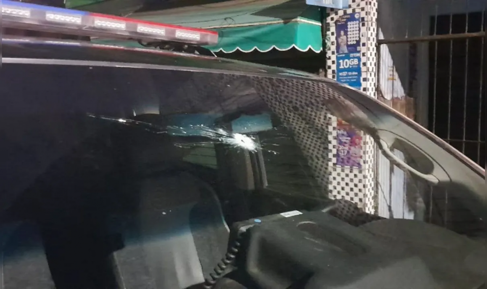 Viatura da PM é atingida por tiros em Valéria