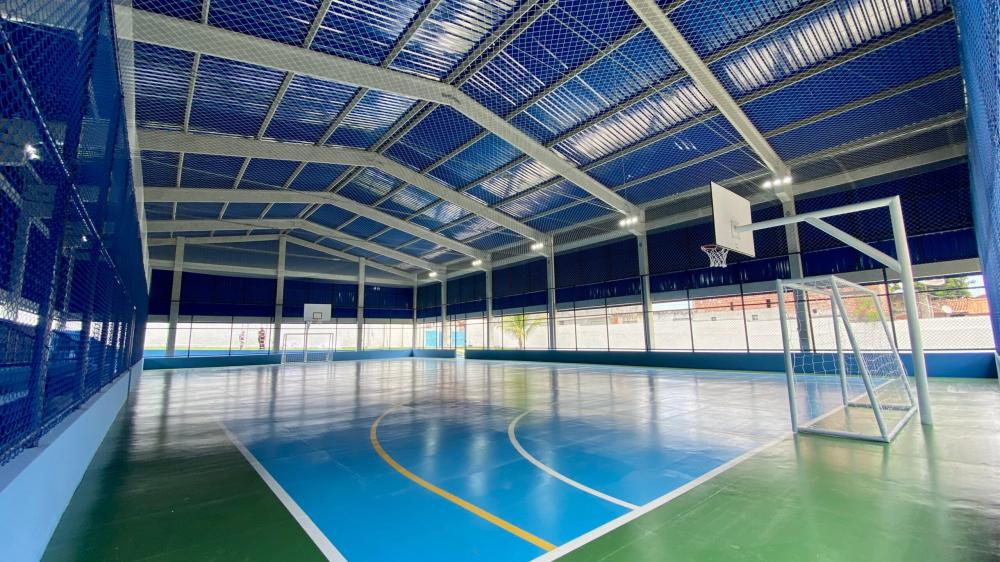 Prefeitura inaugura mais duas novas quadras poliesportivas cobertas em Escolas Municipais
