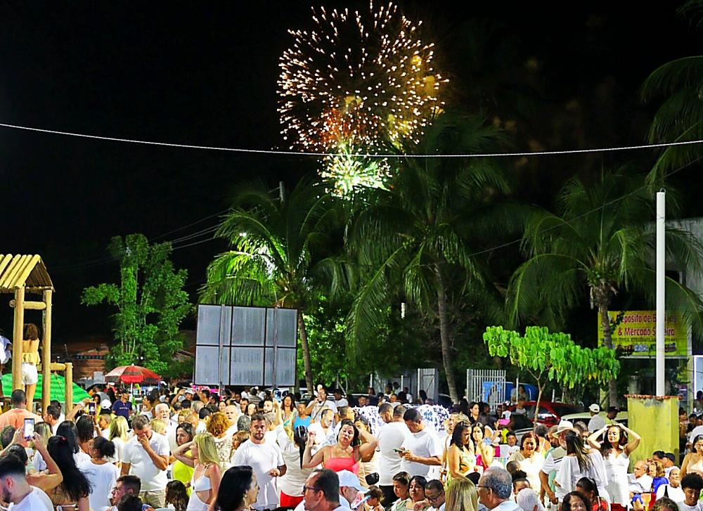 Réveillon em Mata de São João celebra a chegada de 2024 com famílias reunidas 