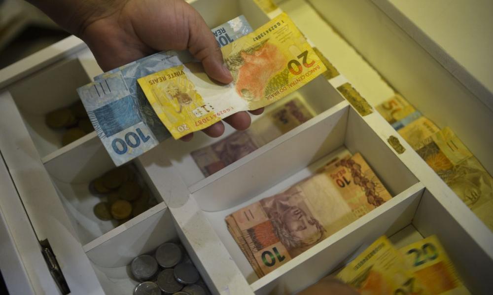 Salário mínimo de R$ 1.412 entra em vigor a partir desta segunda (1º) 