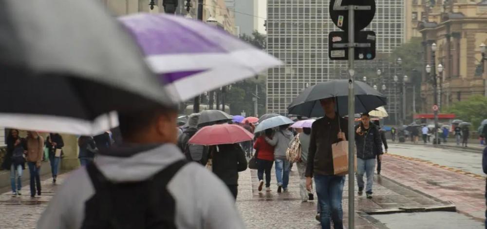 Inmet alerta para chuvas intensas na Bahia e divulga lista de precauções