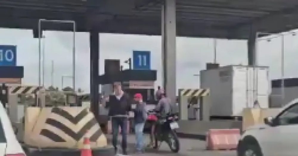 Ladrões levam moto, notebook e celular de motociclista no pedágio CIA-Aeroporto