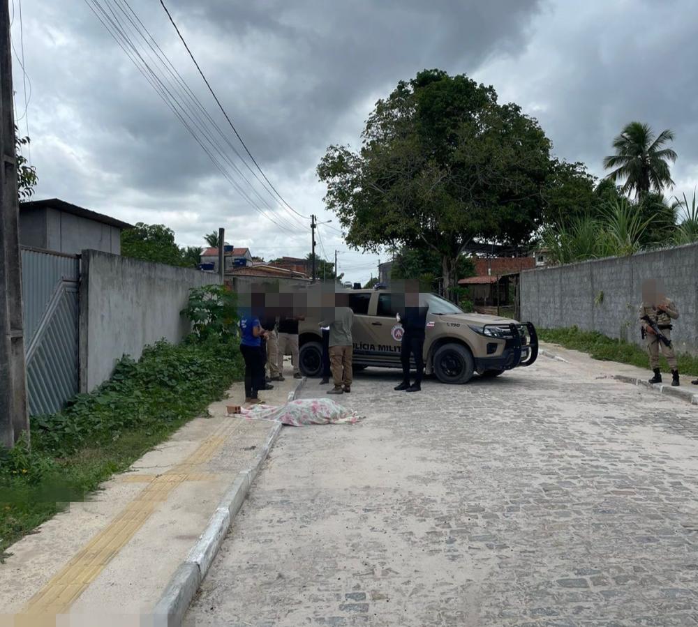 Criminosos encapuzados executam homem em via pública no Parque Petrópolis