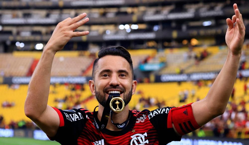 Bahia anuncia oficialmente Everton Ribeiro como novo reforço do clube