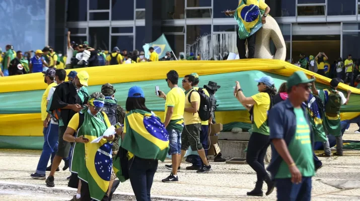 Nove em cada dez brasileiros reprovam invasões de 8 de janeiro