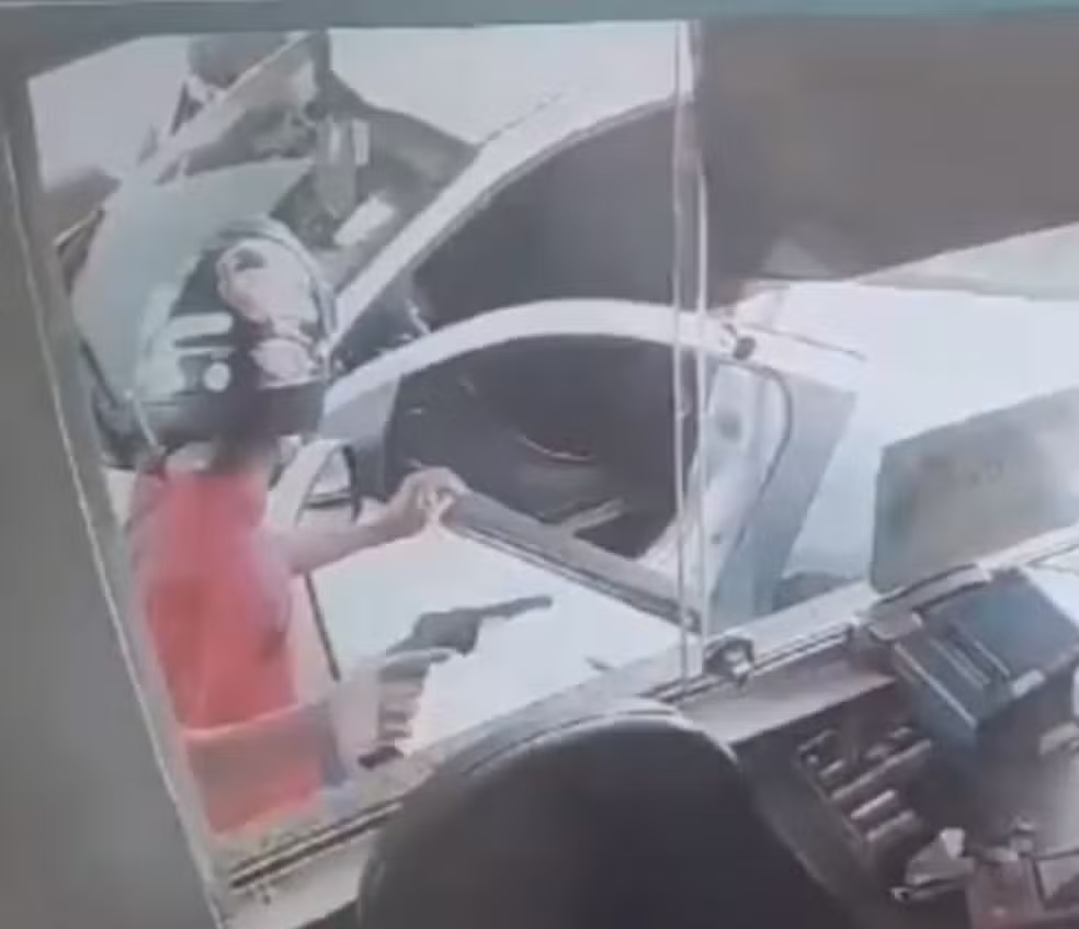 Motorista e funcionária são assaltadas em pedágio de Simões Filho