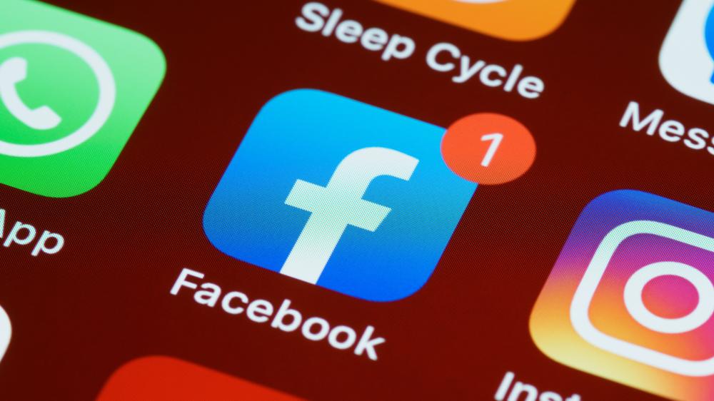 Meta anuncia mudanças na política de conteúdo para adolescentes no Instagram e Facebook