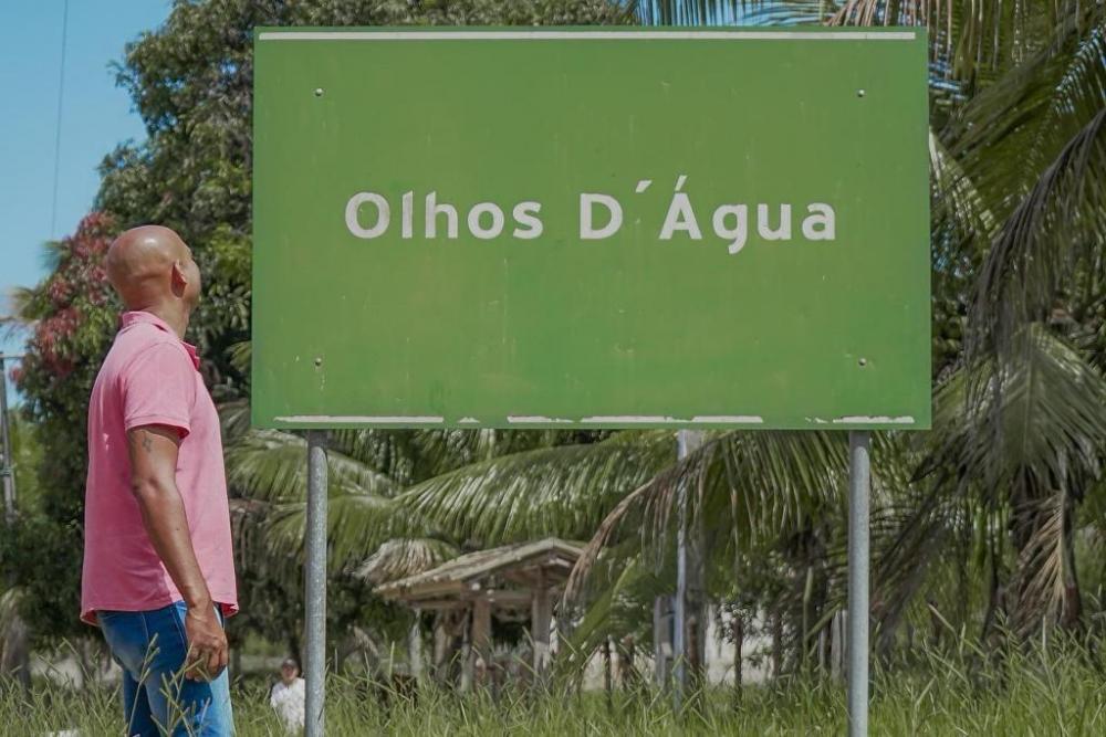 Neném de Dadinho comemora pavimentação da estrada em Olhos d’Água