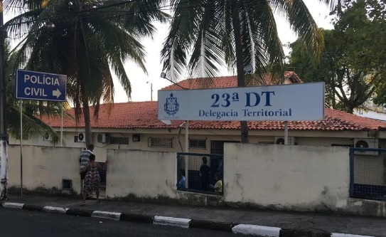 Suspeito de abusar crianças sexualmente em piscina de condomínio é solto em Camaçari