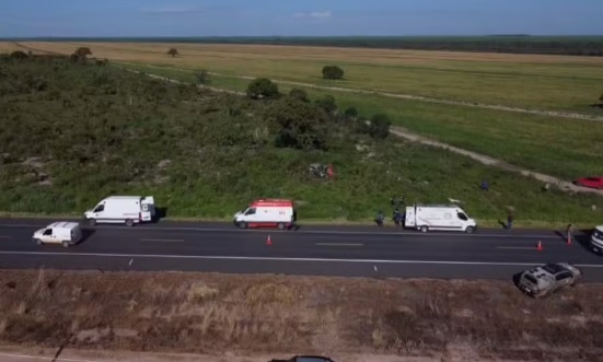 Duas pessoas morrem e outras duas ficam gravemente feridas após carro capotar na BR-020