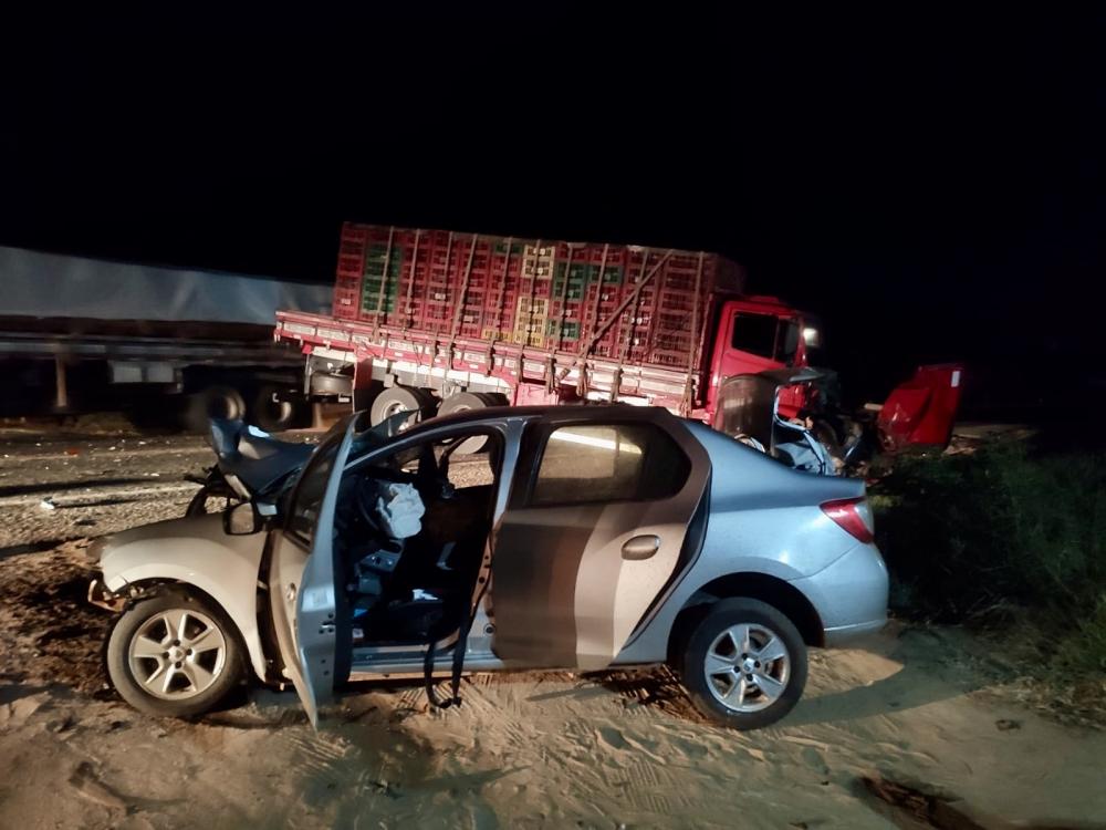 Motorista supostamente embriagado foge a pé após provocar acidente, em Imbassaí 