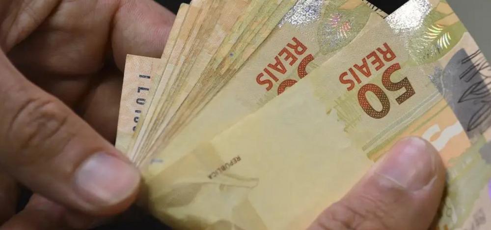 Novo salário mínimo de R$ 1.412 começa a ser pago nesta semana