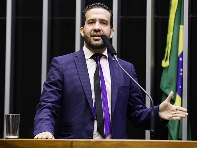 PF pede quebra de sigilo de Janones após indícios de esquema de rachadinha