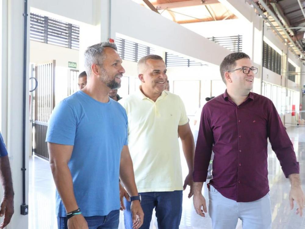 Em visita a equipamentos públicos de Mata, Flávio Matos fala da construção do mercado de Vila de Abrantes