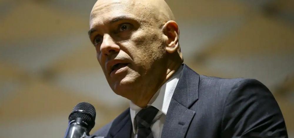 Moraes defende a regulamentação de redes sociais e critica a disseminação da informação