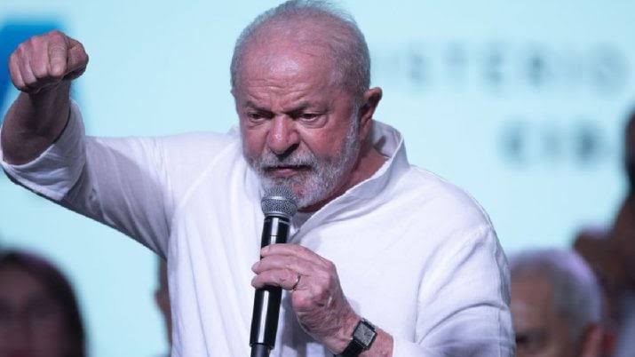 Lula: 'Se não tiver profissão, vai ser ajudante geral; ninguém quer namorar ajudante geral'