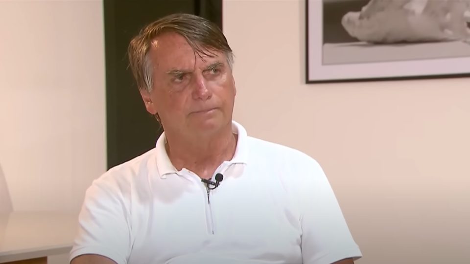 Em entrevista à Record, Bolsonaro nega tentativa de golpe e fala em perseguição