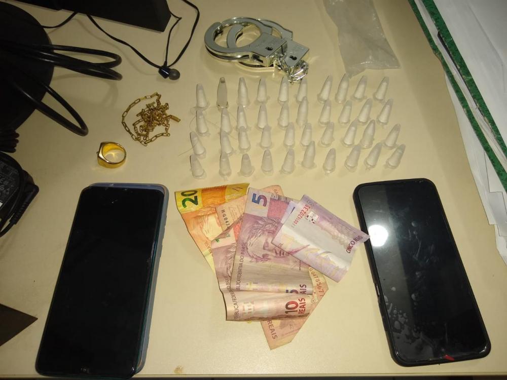 Homem é preso em flagrante acusado de tráfico de drogas em Praia do Forte durante o Carnaval