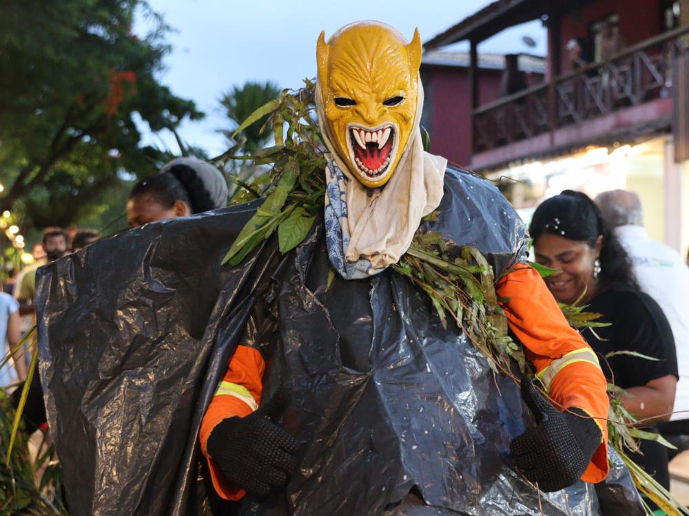 Carnaval agitado em Praia do Forte encanta moradores e turistas