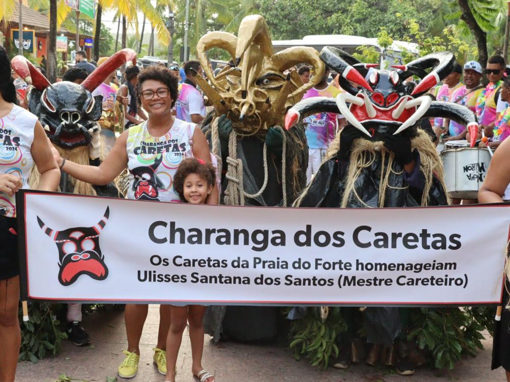 Prefeitura homenageia mestre careteiro Ulisses Santana durante o Carnaval da Praia do Forte