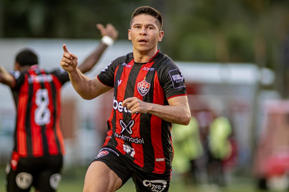 Vitória vira para cima do Bahia no Barradão e vence o 1º clássico Ba-Vi de 2024