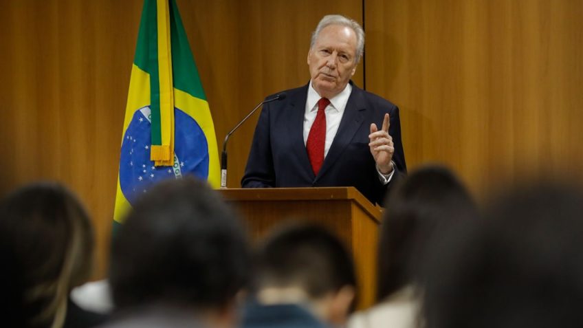 Lewandowski diz que ainda não há prazo para captura de fugitivos de Mossoró