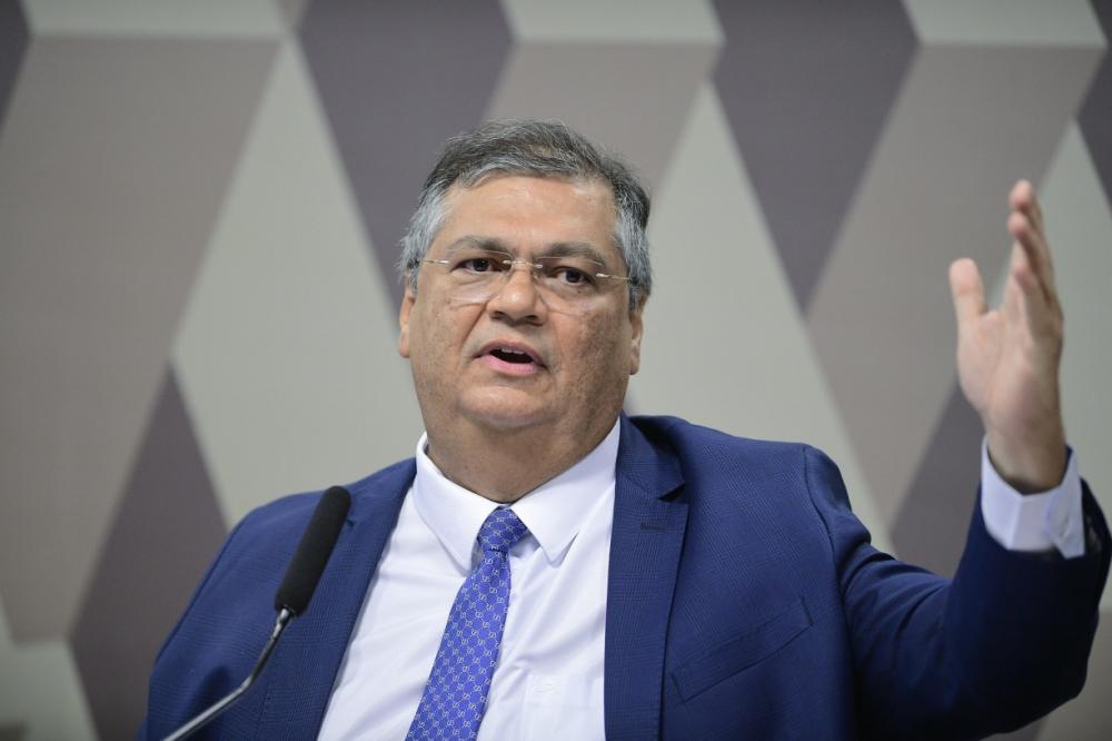A caminho do Supremo, Dino propõe fim da aposentadoria compulsória para juízes e militares