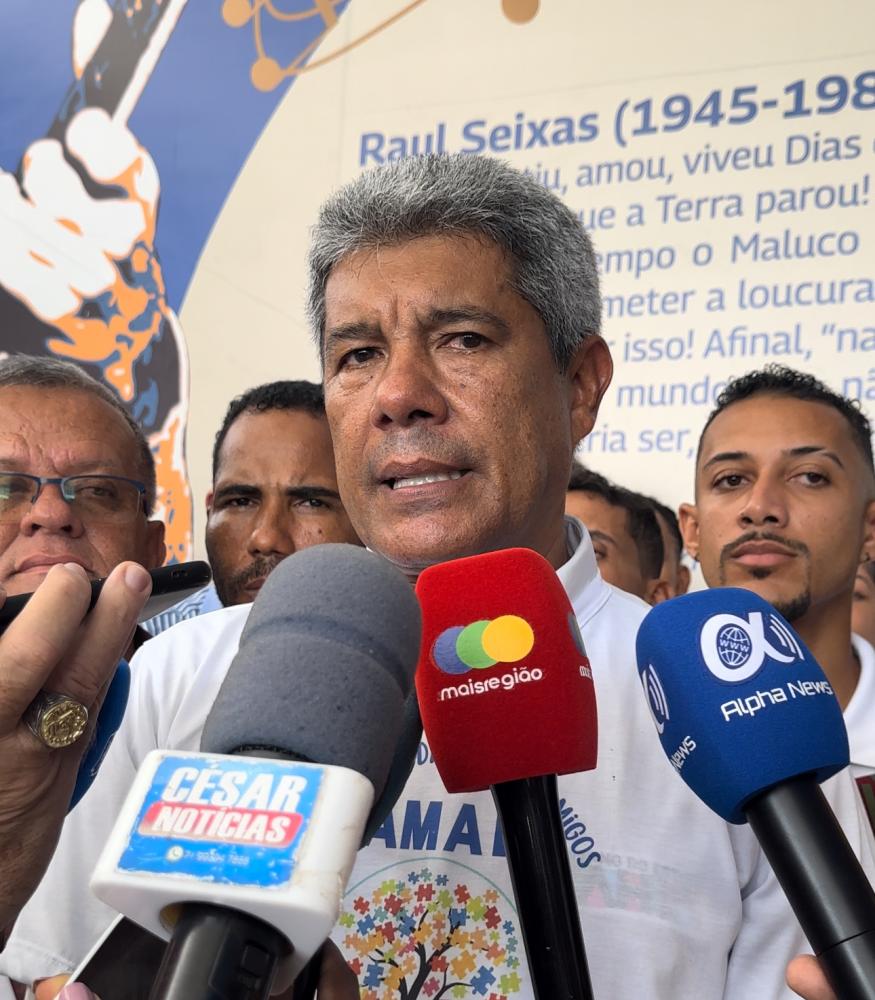 Governador nega aprovação em massa na rede estadual de ensino e critica fala de ACM Neto