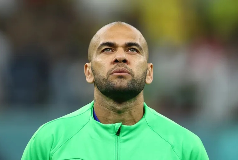 Daniel Alves é condenado a 4 anos e seis meses por agressão sexual