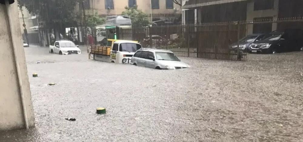 Temporal mata cinco pessoas no estado do Rio de Janeiro
