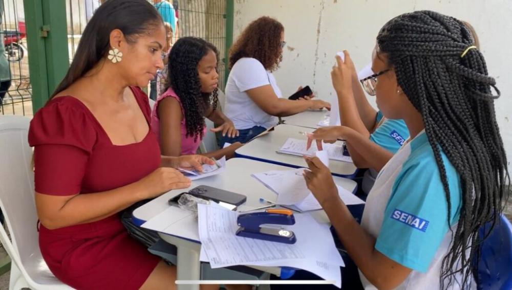 Carreta da Beleza: Primeiras matrículas e aula inaugural marcam início das atividades