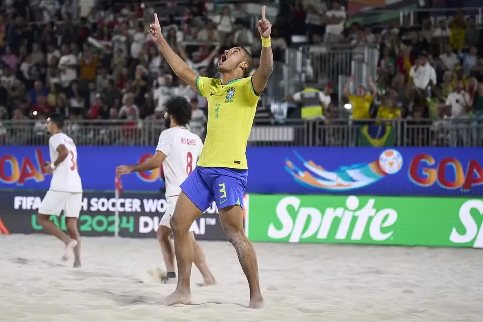 Brasil vence Irã e se classifica para final da Copa de Beach Soccer 