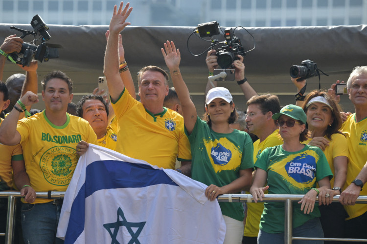 Bolsonaro reune milhares de apoiadores na Paulista em ato para mostrar força política 