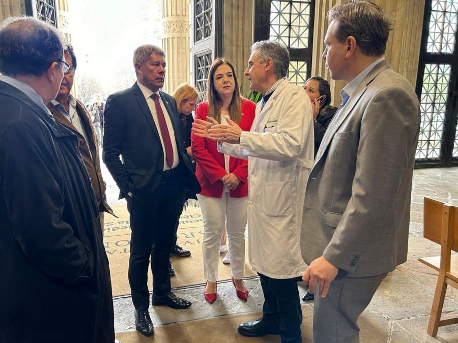 Mesmo fora da Bahia, Jerônimo diz estar atento à situação da dengue