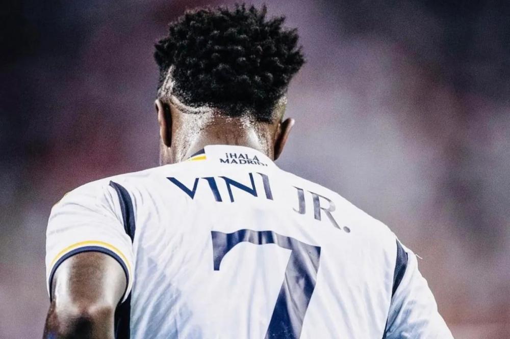 Torcedor é preso por racismo contra menina que usava camisa de Vini Jr