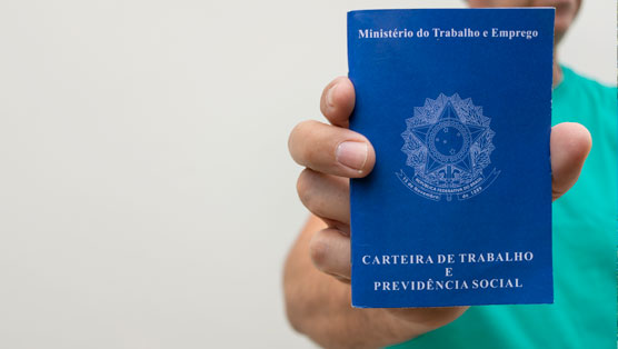 Taxa de desemprego fica em 7,6% no trimestre encerrado em janeiro