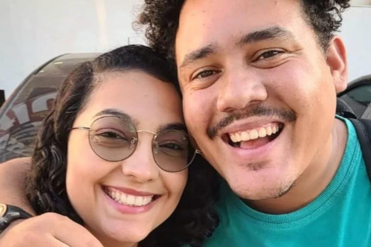 Sem saber de término, Lucas se declara a esposa: 