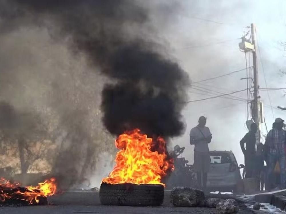 Haiti decreta estado de emergência e toque de recolher após ataque à prisão deixar cerca de 10 mortos